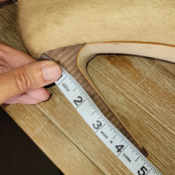 Guess Honeyely Women's Peep-Toe Platform Pump Heels Gold and Beige Size 8 - Picture 8 of 8